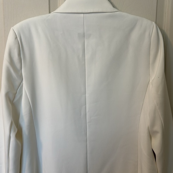 Oversized White Blazer - Picture 6 of 7